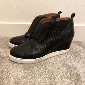 Linea Paolo Women’s Wedge Sneaker Ankle Zip Platform Booties. 8.5. Black Shoes